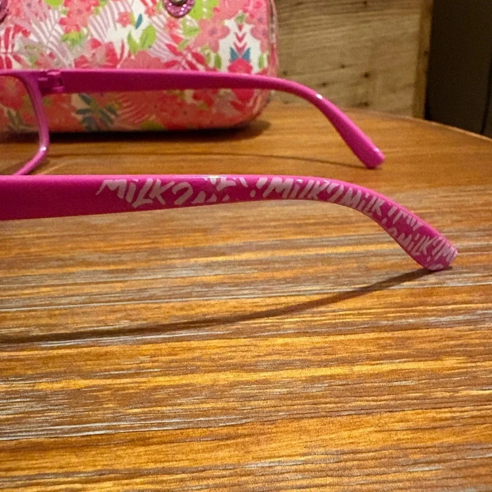Tommy Bahama Kids eye/sun glasses case with “got milk” eyeglasses